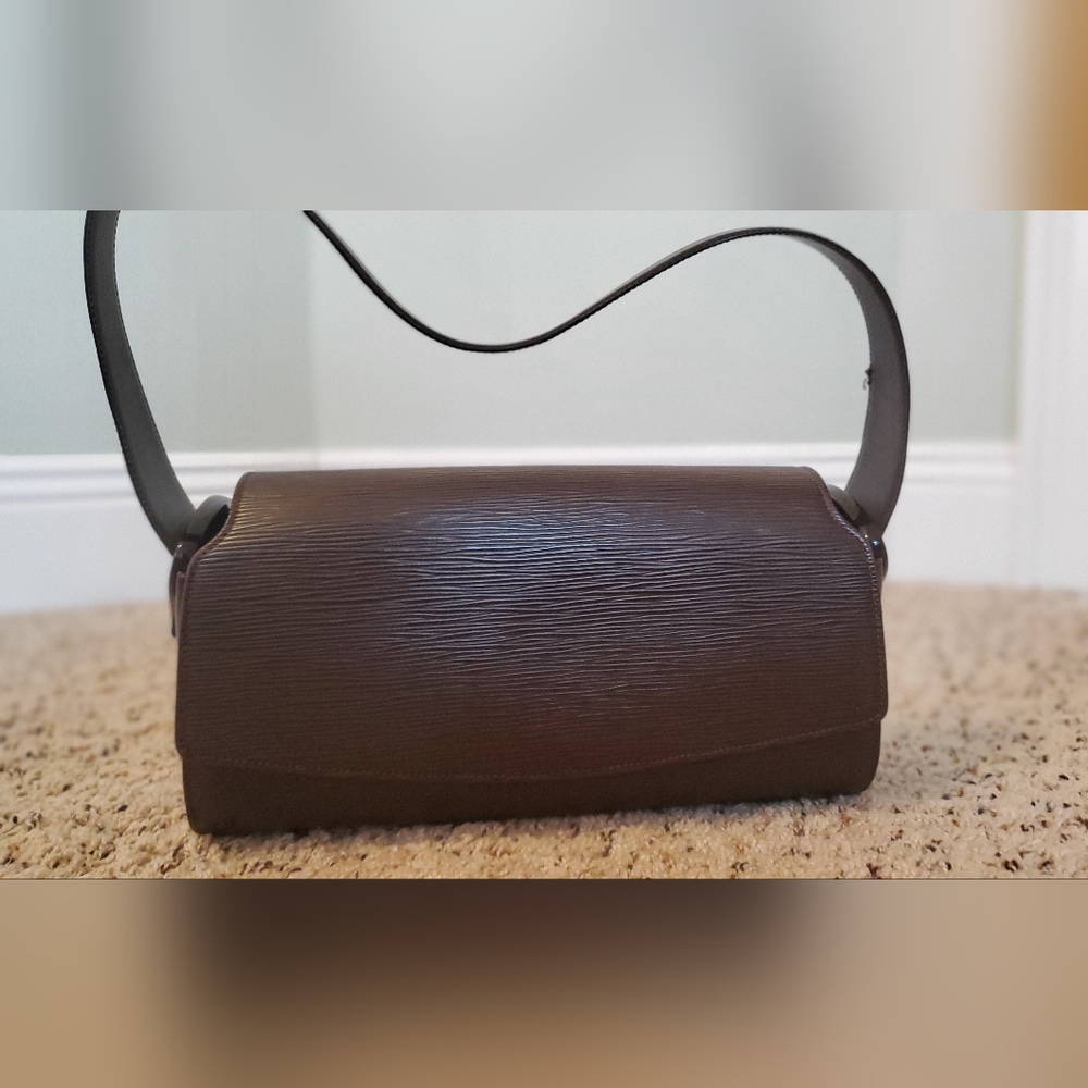 LOUIS VUITTON bag